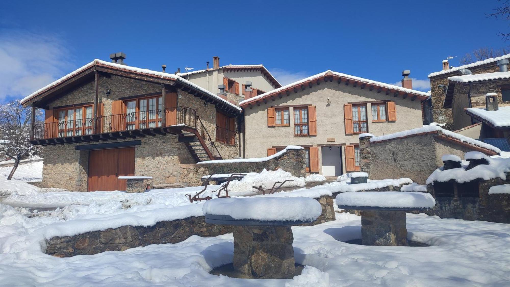 Can Tubau - Casa Rural - Apartaments Campelles Екстериор снимка
