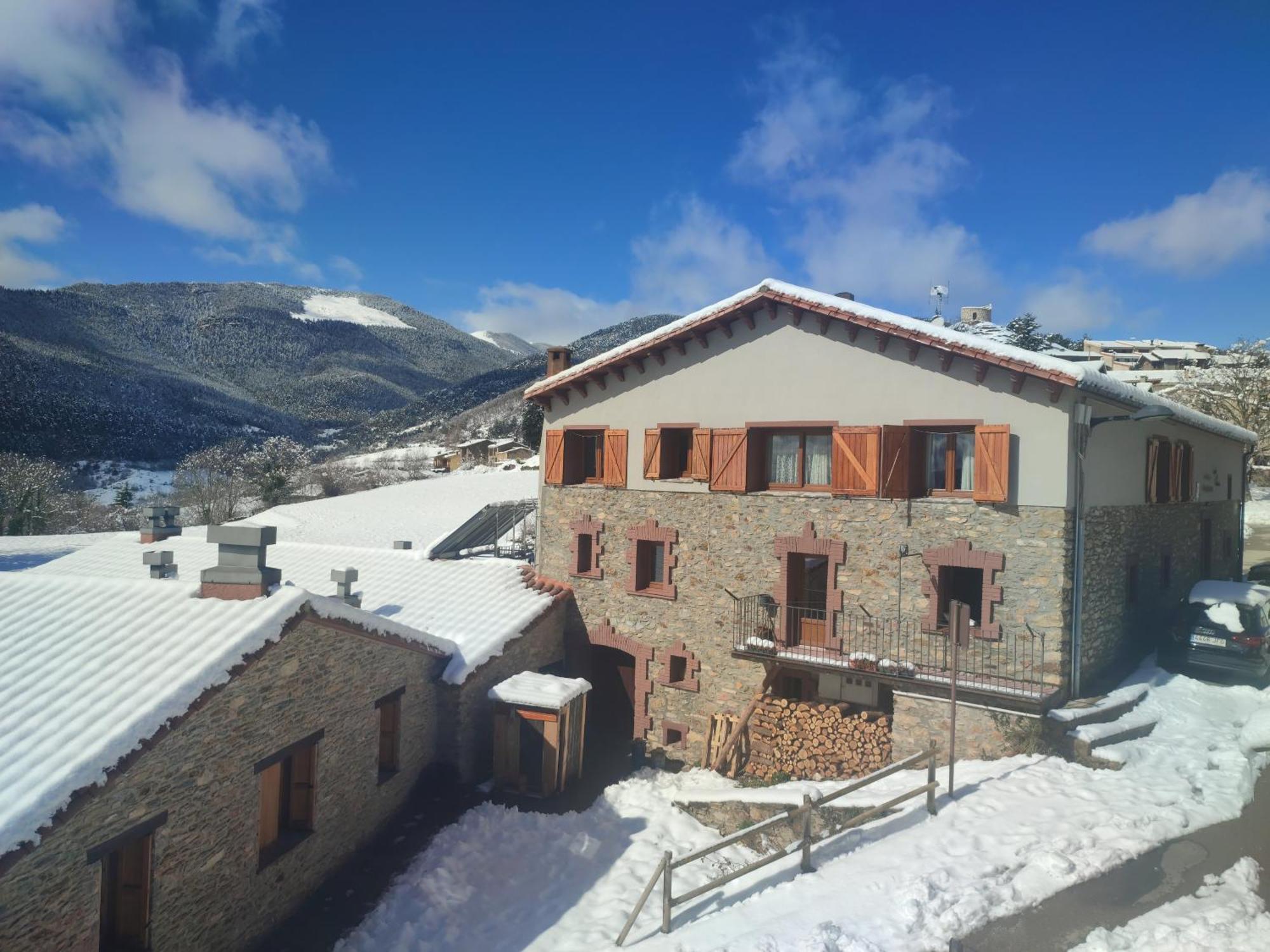 Can Tubau - Casa Rural - Apartaments Campelles Екстериор снимка