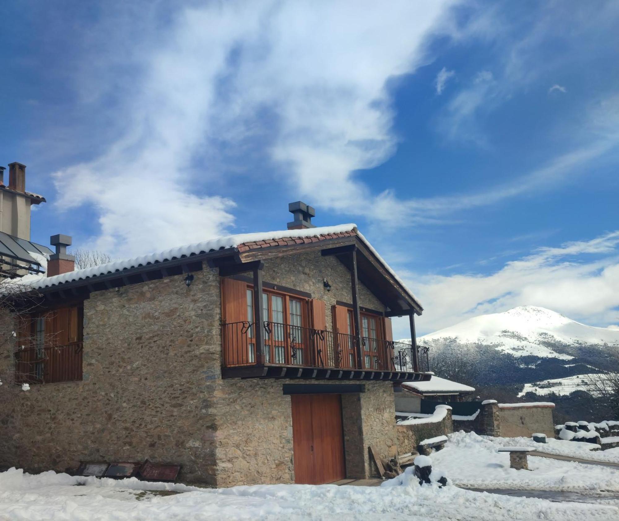 Can Tubau - Casa Rural - Apartaments Campelles Екстериор снимка